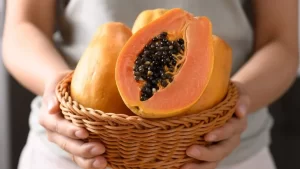 Pessoas sendo cuidadas através do consumo de mamão - AGC Frutas®