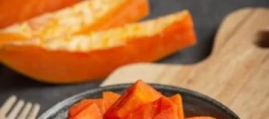 Comer uma fatia de mamão ao dia-AGC Frutas